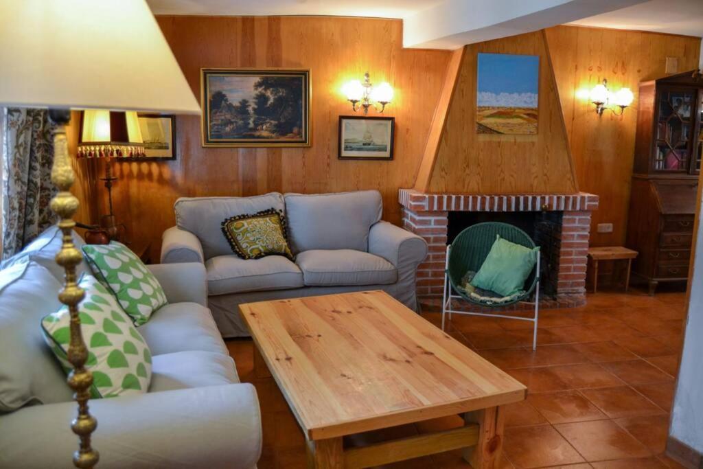 Casa Del Rio Torre Val De San Pedro